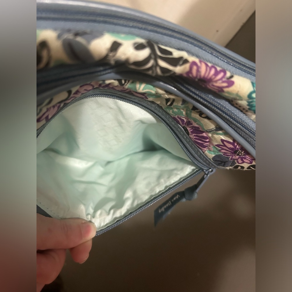 Vera Bradley Crossbody NEEDS TO BE WASHED - Picture 11 of 16